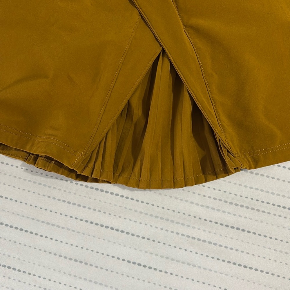 Lululemon | LIKE NEW | Play Off The Pleats Mid Rise Skirt | Gold Spice | Size 8 - Picture 7 of 12